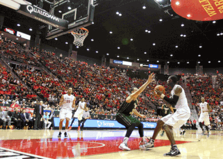 With a dislocated pinky, Shepard leads Aztecs past Rams 72-63