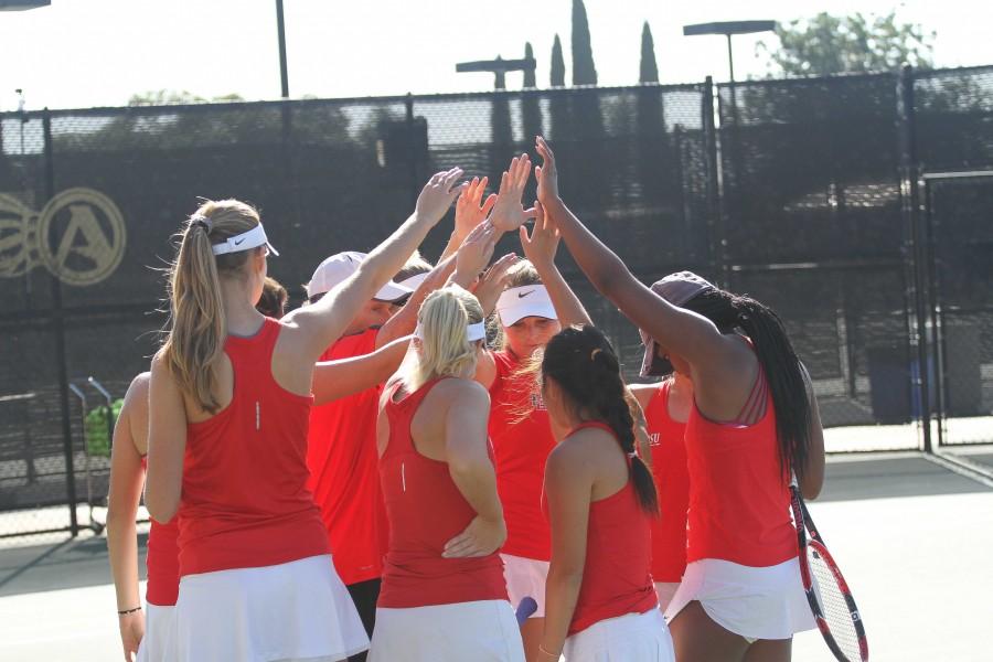 SDSU womens tennis loses close battle with Hawaii, 4-2