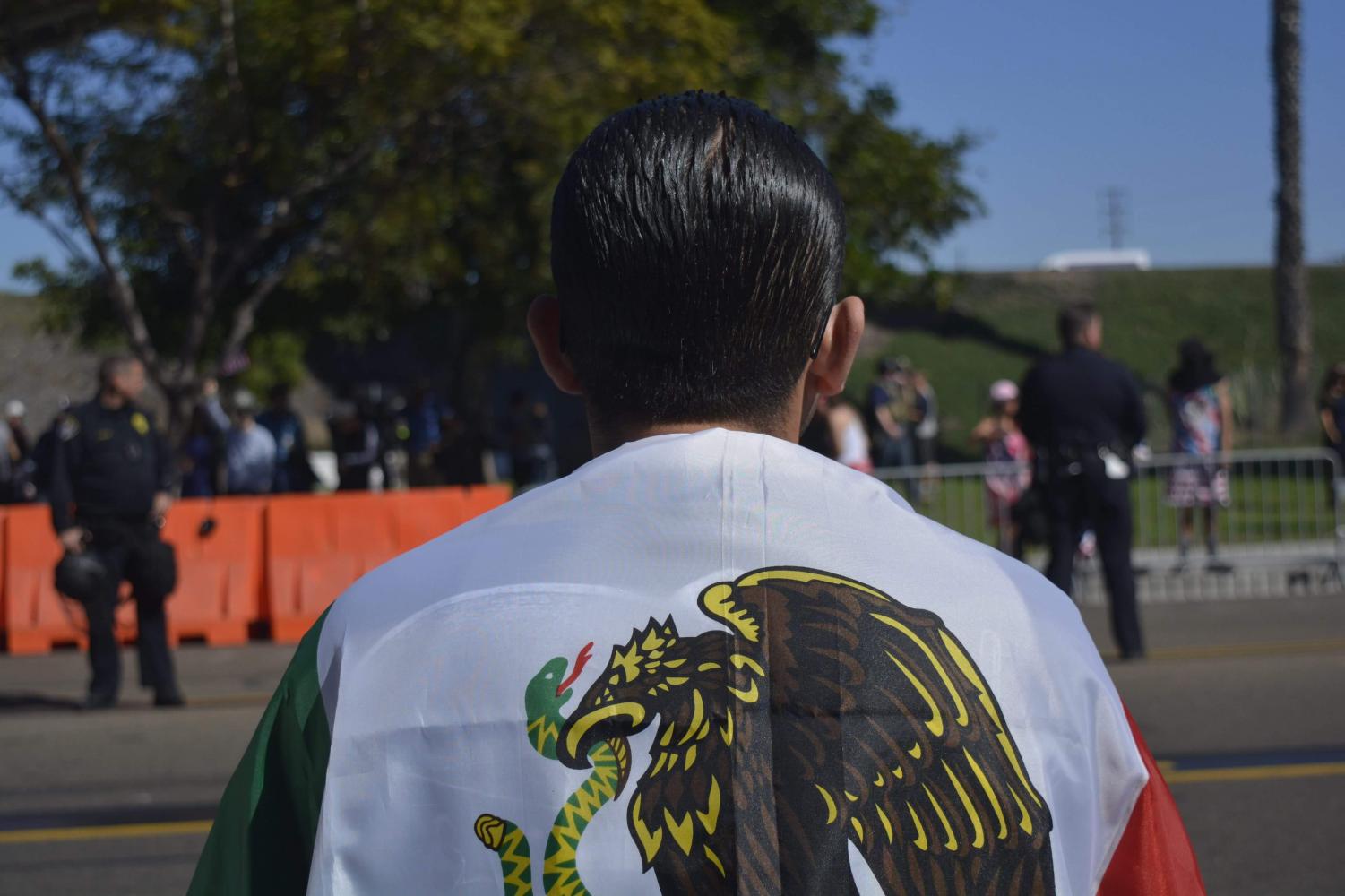 Un picnic organizado por el grupo Bordertown Patriots provocó una reacción de la comunidad chicana en el Chicano Park el 3 de febrero