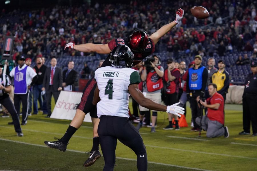 Junior wide receiver Kahale Warring is unable to catch a potential two-point conversion in overtime of the Aztecs 31-30 loss to Hawaii on Nov. 24 at SDCCU Stadium.