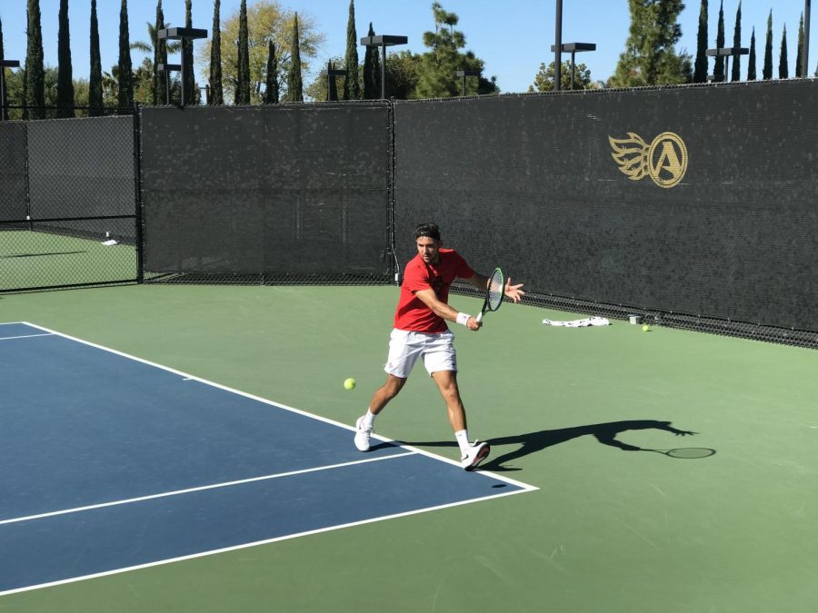 Aztecs+senior+Fabian+Roensdorf+attempts+to+hit+the+ball+past+his+opponent+against+Oklahoma+State+on+Jan.+12+at+the+Aztec+Tennis+Center.