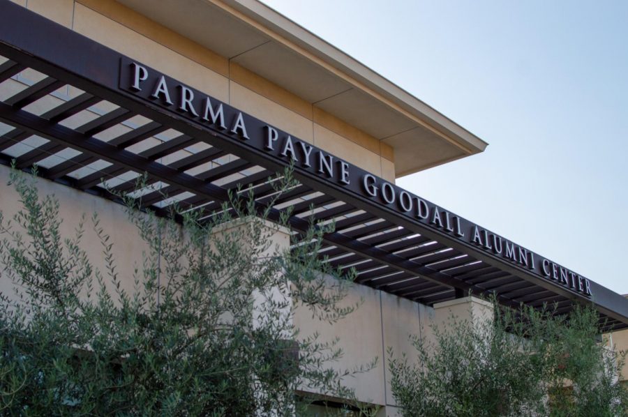 El Parma Payne Goodall Alumni Center se ha convertido en un sitio para pruebas gratuitas de COVID-19 en la Universidad Estatal de San Diego. El sitio ofrece pruebas gratuitas a estudiantes y es operado por el Condado de San Diego. 