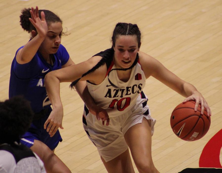 Sophomore guard Isabela Hernandez looks to dribble past an Air Force defender during the Aztecs 58-55 loss to the Falcons on Jan. 24 at Viejas Arena.