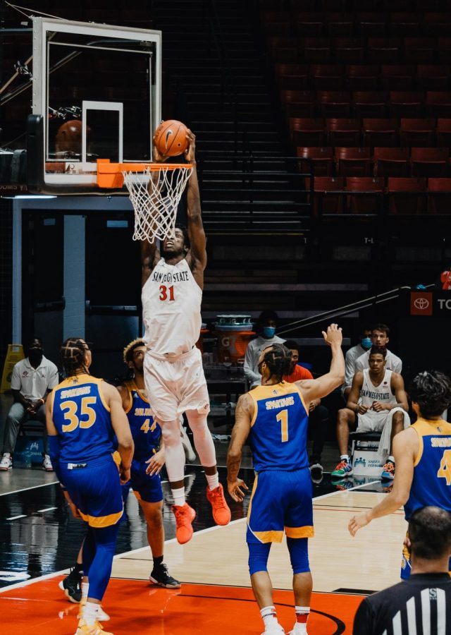 San+Diego+State+mens+basketball+junior+forward+Nathan+Mensah+finishes+a+dunk+during+the+Aztecs+85-54+win+over+San+Jos%C3%A9+State+on+Feb.+8+at+Viejas+Arena.+