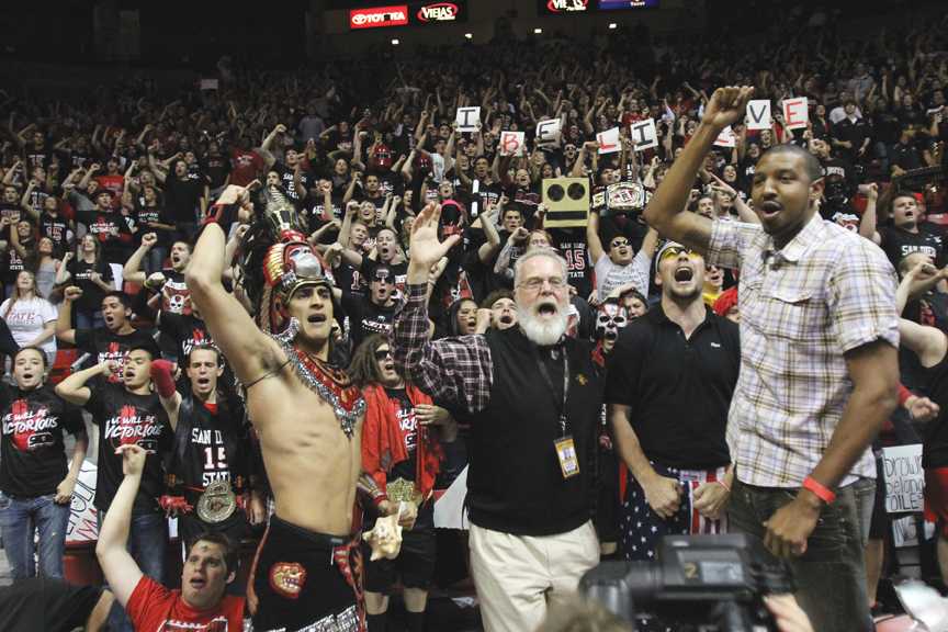 President Emeritus Stephen Weber leading “I Believe” chant. | Antonio Zaragoza, Photo Editor