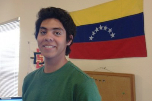 Estudiante discute la crisis Venezolana