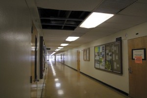 Lights flicker on-and-off in Storm Hall, disrupting classes. | antonio zaragoza, photo editor