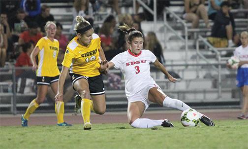 Katie Perry helps Aztecs roar past Tigers