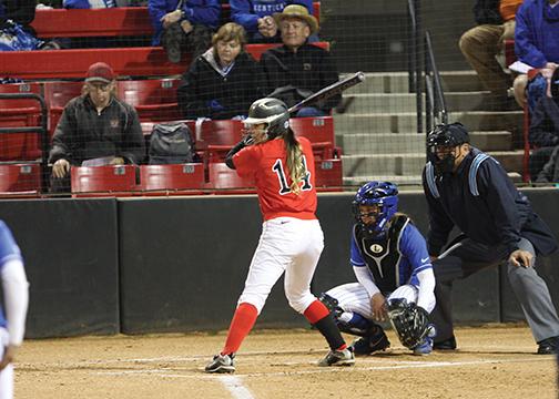 Softball goes undefeated in Campbell Cartier Classic