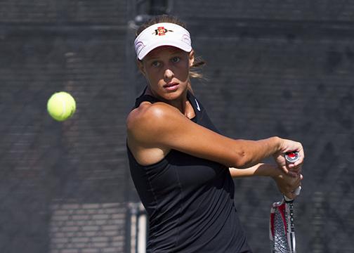 Aztecs ousted in first round of MW tourney