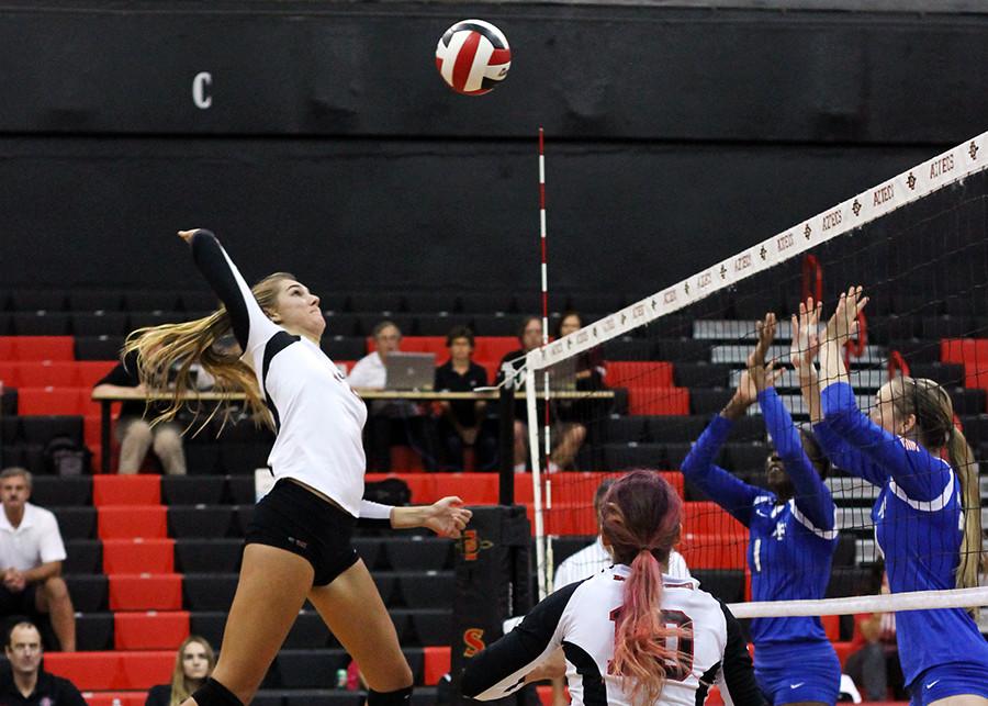 Aztec volleyball dominates against Fresno State