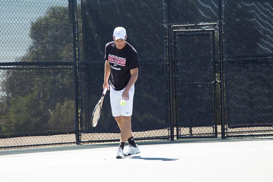 Mens tennis finishes weekend 1-1 despite tough weather conditions