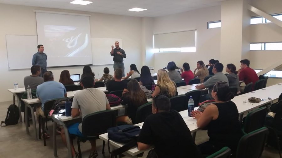 Estudiantes tiene el beneficio de tomar clases en Tijuana. 