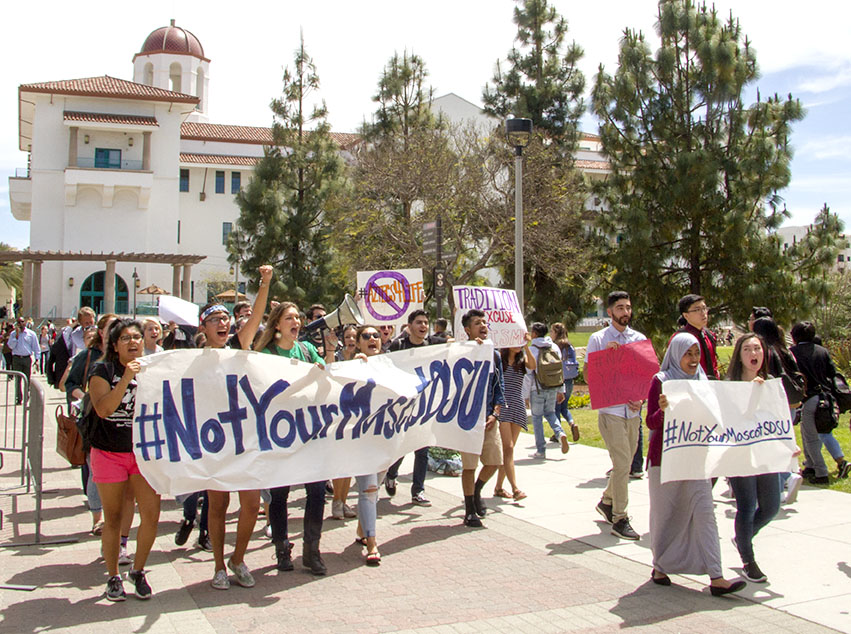 Students march to change the mascot prior to the spring 2017 AS vote. Photo by Andrew Dyer.