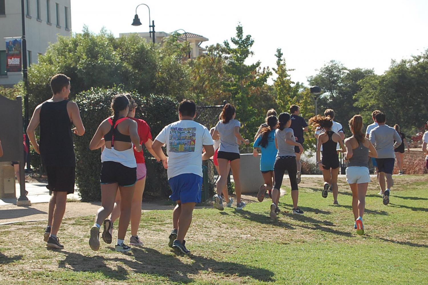 Running club takes strides on and off campus – The Daily Aztec