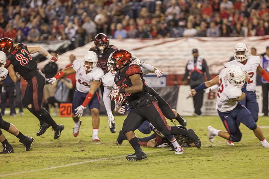 Senior running back Rashaad Penny attempts a run to the left side during SDSUs 27-3 loss to Fresno State.