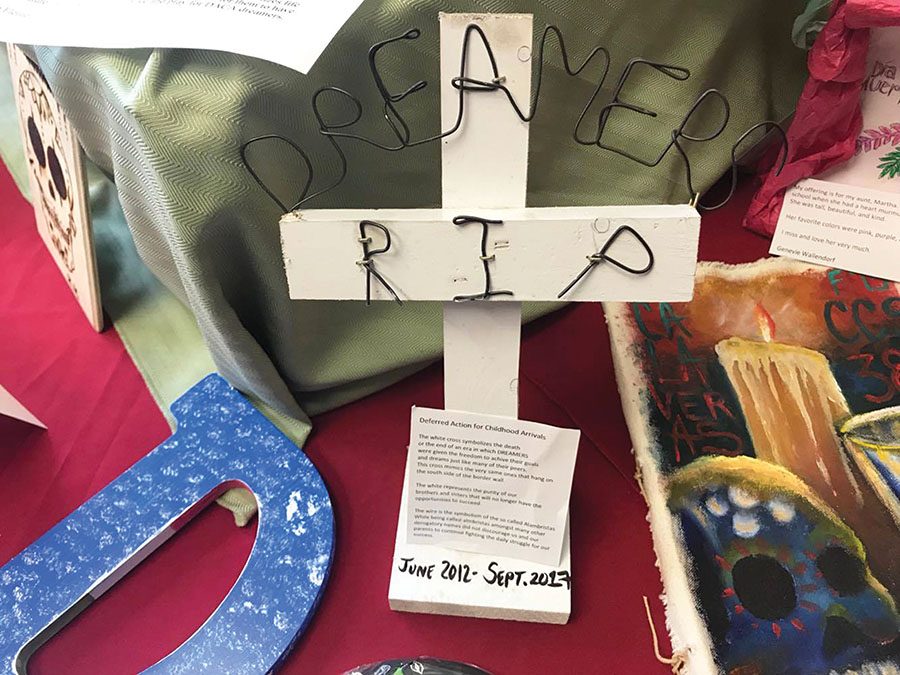 SDSU dedica su altar del Día de los Muertos al fin de DACA