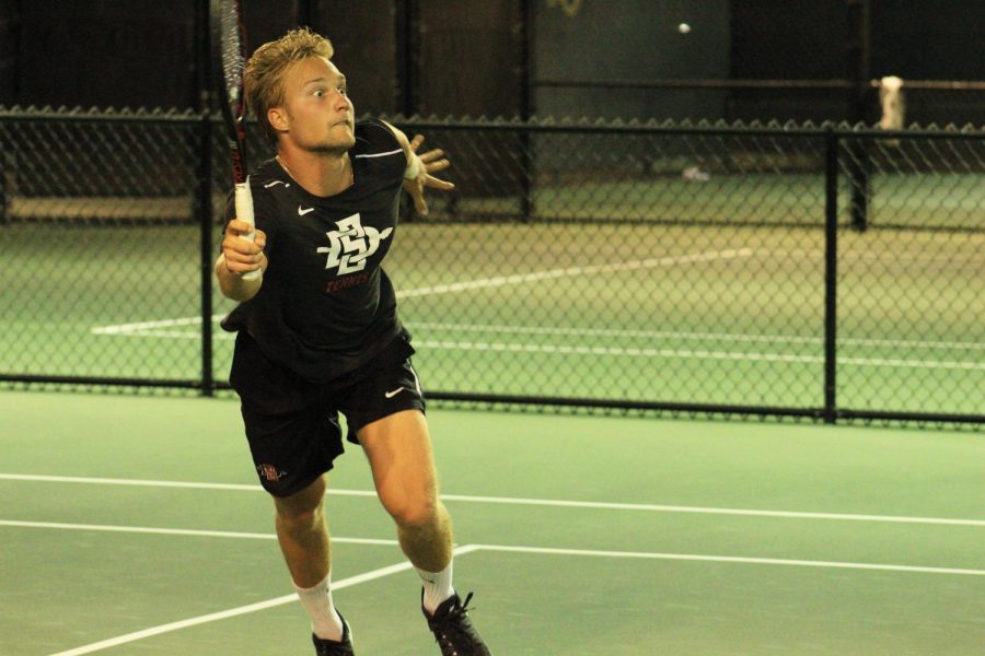 Sophomore+Joel+Popov+competes+on+the+court+during+the+Aztecs+5-2+loss+to+Liberty+on+March+21+at+the+Aztec+Tennis+Center.