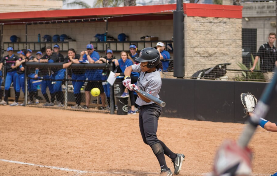 Senior+outfielder+Zaria+Meshack+goes+for+a+hit+during+the+Aztecs+11-1+loss+to+Boise+State+at+SDSU+Softball+Stadium+on+March+31.+