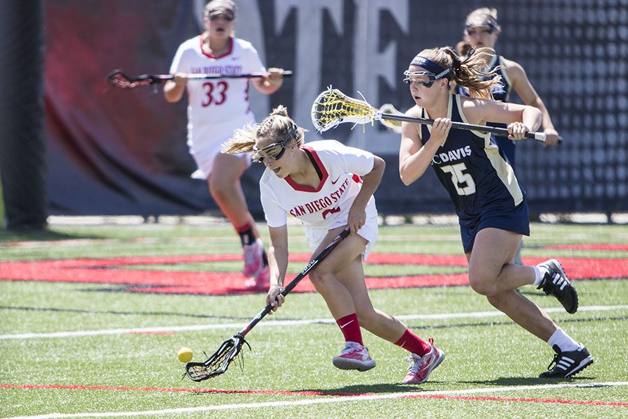 Then-freshman+Julia+Sheehan+goes+for+the+ball+during+the+Aztecs+15-9+loss+to+UC+Davis+at+the+Aztec+Lacrosse+Field+on+April+8%2C+2018.
