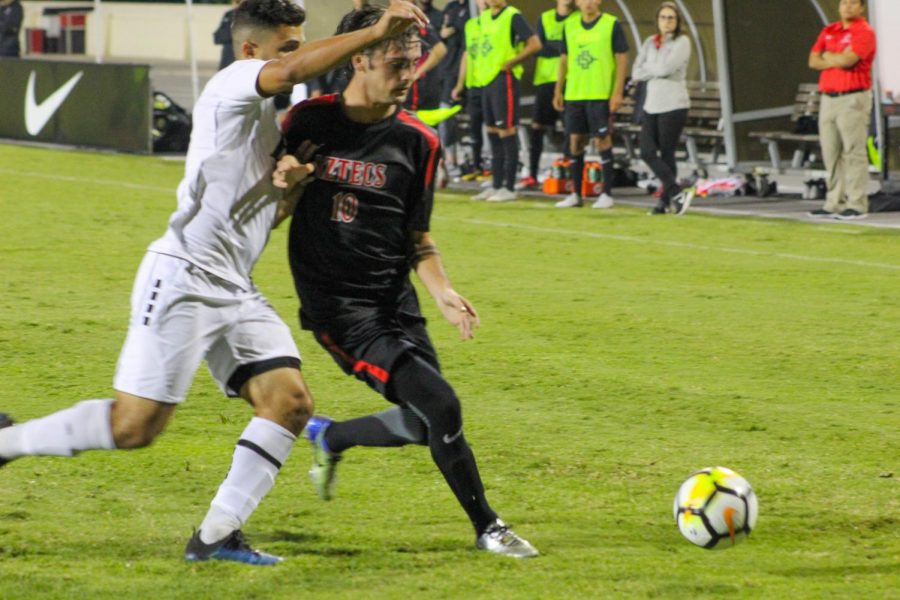 Redshirt sophomore midfielder Keegan Kelly attempts to maintain possession of the ball during the Aztecs 2-1 victory over LIU Brooklyn on Sept. 7 at the SDSU Sports Deck. 