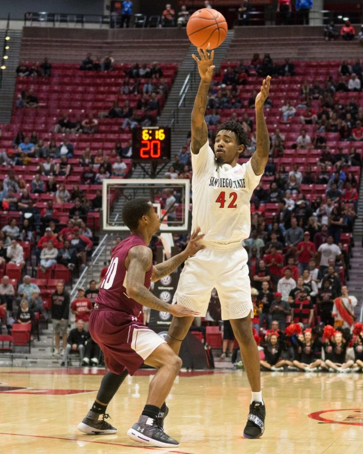 Senior+guard+Jeremy+Hemsley+looks+to+pass+the+ball+during+the+Aztecs+103-64+over+Texas+Southern+on+Nov.+14+at+Viejas+Arena.
