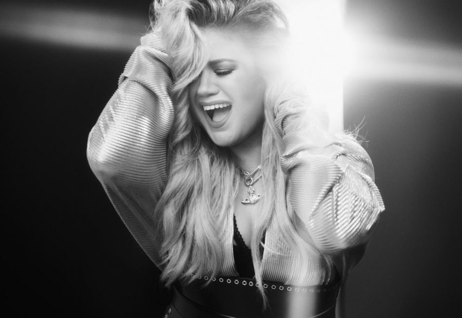 Kelly+Clarkson+flexes+legacy+on+Meaning+of+Life+tour