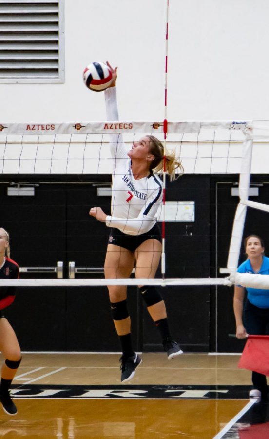 Senior+outside+hitter+Hannah+Turnlund+spikes+the+ball+during+the+Aztecs+3-1+win+over+Long+Beach+State+on+Sept.+19+at+Peterson+Gym.