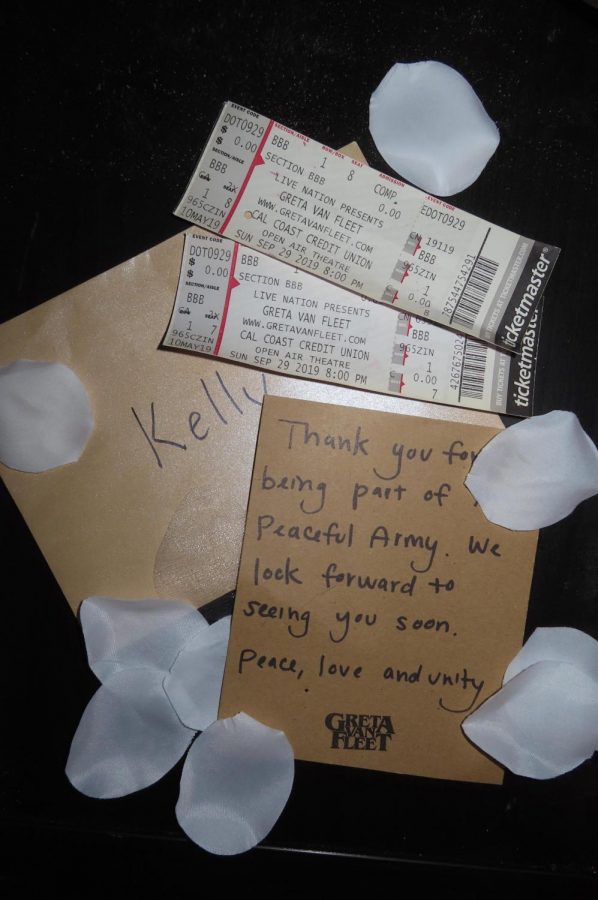 Kelly+Shea+Kerrigan+received+a+personal+note+and+free+front+row+seats+to+see+one+of+her+favorite+bands%2C+Greta+Van+Fleet.
