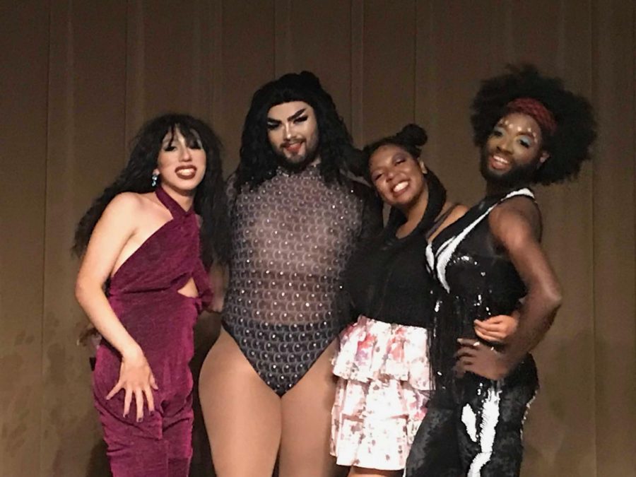 Presentadores drag queens se presentaron en el evento de OSTEM.