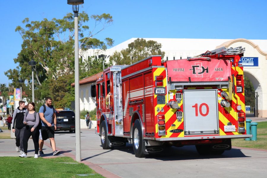 A+firetruck+drives+along+Campanile+walkway+around+1+p.m.+on+Nov.+12+during+a+campus+power+outage.