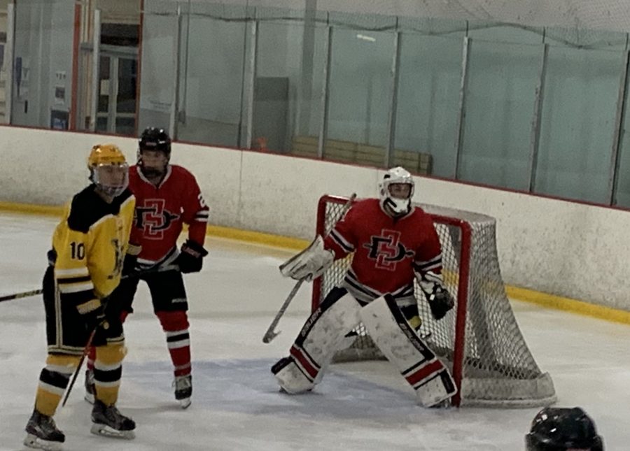 Sophomore+goalie+Nick+Ilvento+looks+to+protect+his+net+against+Long+Beach+State+on+Dec.+6+at+Lakewood+Ice+in+Long+Beach%2C+California.+