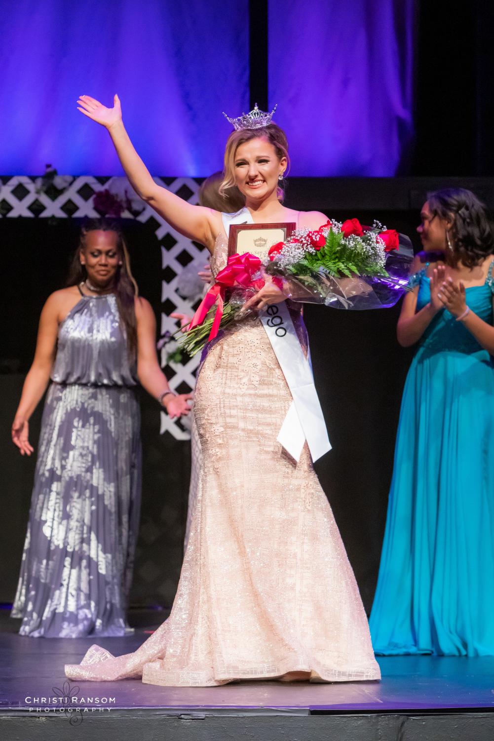 Students win scholarships and crowns in Miss San Diego beauty pageant