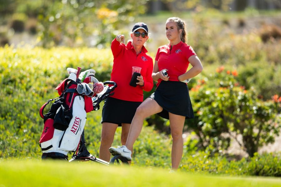 San Diego State women's golf head coach Leslie Spalding (left) talks to then-sophomore Sara Kjellker during the Lamkin Invitational, when the Aztecs defeated San José State by a final score of 3-2 at The Farms in Rancho Santa Fe, Calif. on Feb. 11.