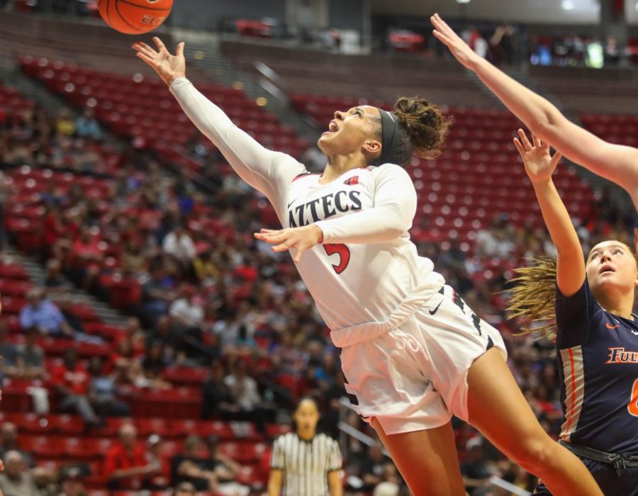 Then-sophomore guard Téa Adams drives to the hoop for a contested layup during the Aztecs 55-45 win over Cal State Fullerton on Nov. 17, 2019 at Viejas Arena. 
