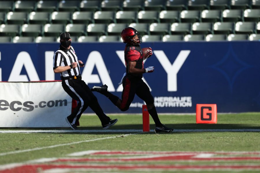 Then-junior running back Jordan Byrd rushes for a touchdown during the Aztecs’ 34-10 win over the Rainbow Warriors at Dignity Health Sports Park in Carson, Calif. on Nov. 14.