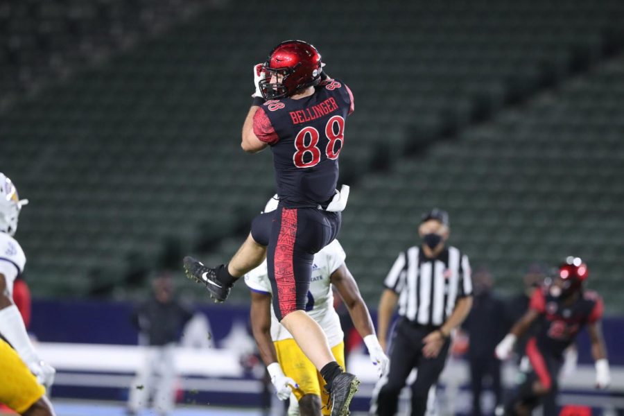 Junior tight end Daniel Bellinger catches a pass during the Aztecs’ 28-17 loss to San José State on Nov. 6 at Dignity Health Sports Park in Carson, Calif.