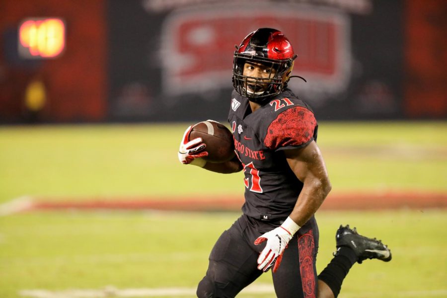Then-sophomore running back Chance Bell carries the ball during the Aztecs’ 17-13 loss to the Wolf Pack on Nov. 9, 2019 at SDCCU Stadium.