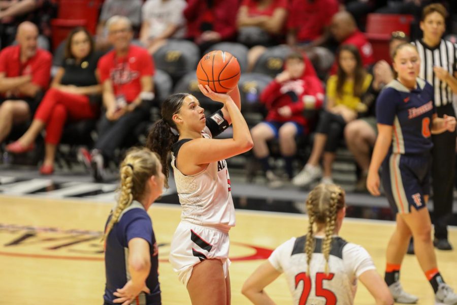 Then-sophomore forward Mallory Adams shoots from the charity stripe during the Aztecs’ 55-45 win over the Titans on Nov. 17, 2019 at Viejas Arena.