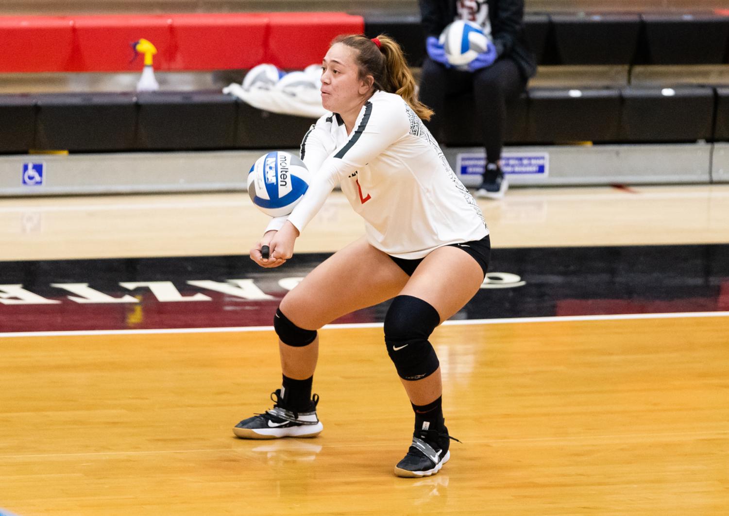 Volleyball snaps five-game losing streak, splits series against Utah