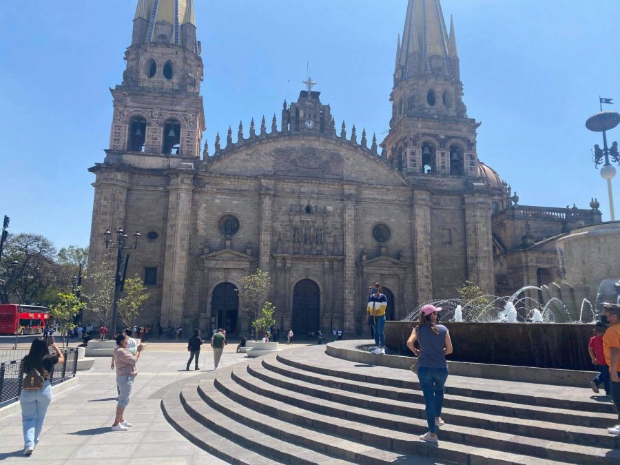 La Catedral de Guadalajara es uno de los lugares que atrae a muchos turistas 