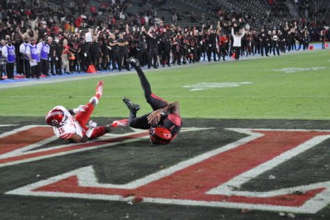 Lucas Johnson catches a two-point conversion in overtime to give the Aztecs the lead.