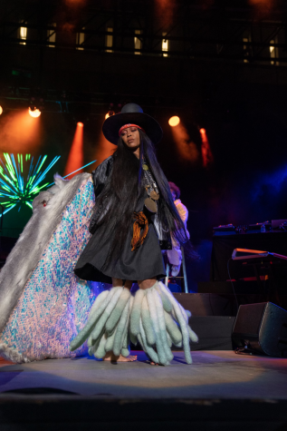 Badu dressed extravagantly with a black bowler hat, a large fur coat and numerous accessories leveling up her outfit even more.