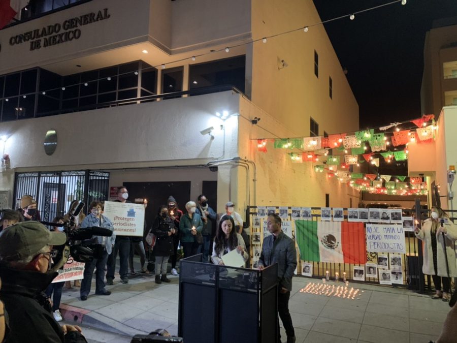 Los ejectivos de NAHJ San Diego/Tijuana organizan la vigilia para la comunidad para lamentar los asesinatos 