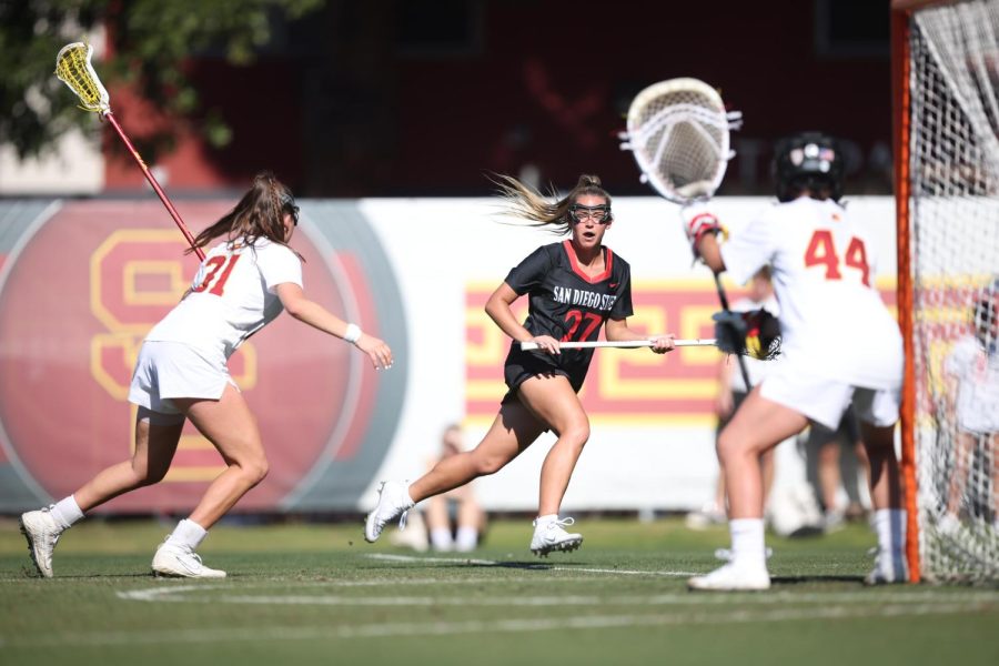 Sophomore Brook Waddell (22) attempts to score on the Trojans during SDSUs 18-7 loss to USC. (Photo Courtesy of SDSU Athletics/Jenny Chuang)