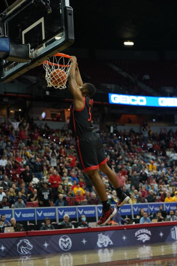 Lamont Butler throws down a dunk during SDSUs 63-58 win in the semifinals over Colorado State.