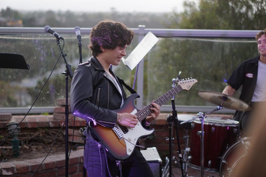 Guitarist of Hannah Geller rips their guitar solo during the performance. 