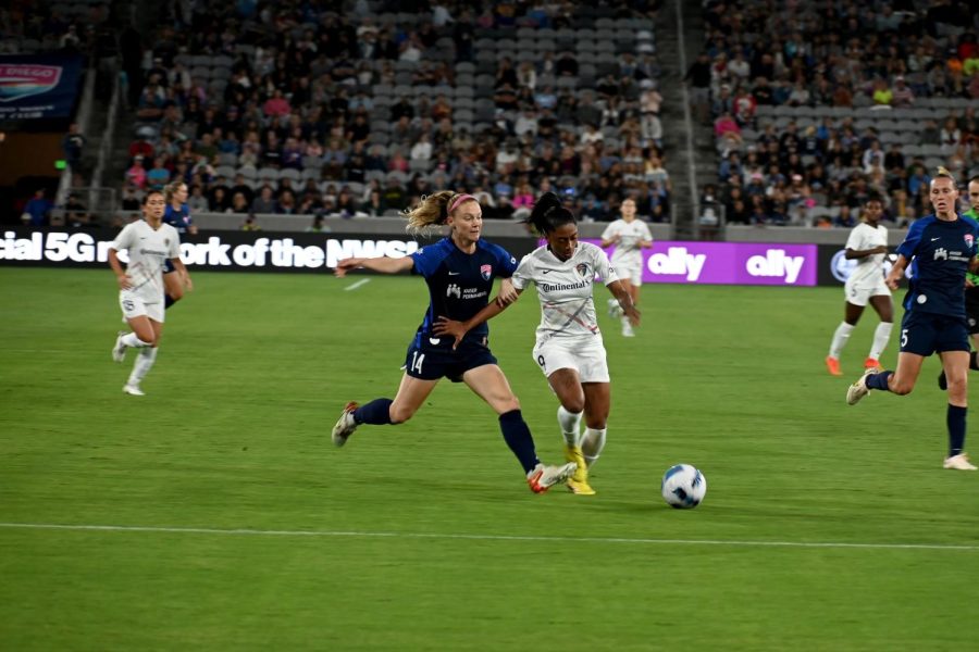 Midfielder Kristen McNabb makes an attempt to steal the ball from her opponent during San Diego Waves 0-0 tie against North Carolina Courage on Friday, Sept. 30, 2022.