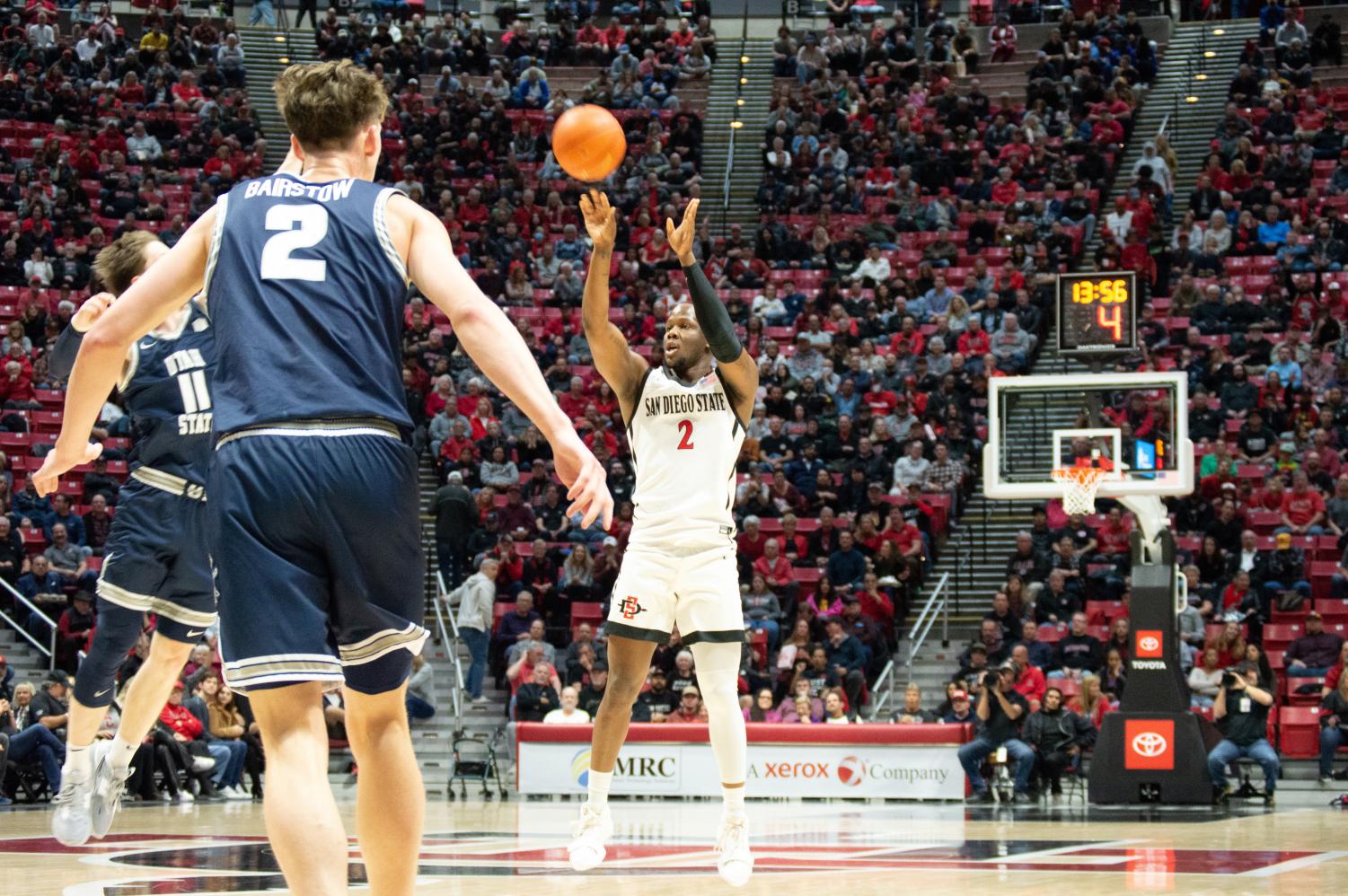 Adam Seiko's 25-point eruption pushes the Aztecs to an impressive win over  Utah State – The Daily Aztec