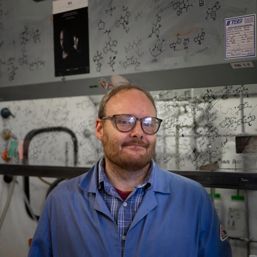 Jeffrey+Gustafson%2C+organic+chemistry+professor+and+chemical+biologist+at+SDSU%2C+poses+for+a+photo+in+his+lab+on+Fe.+2%2C+2023.